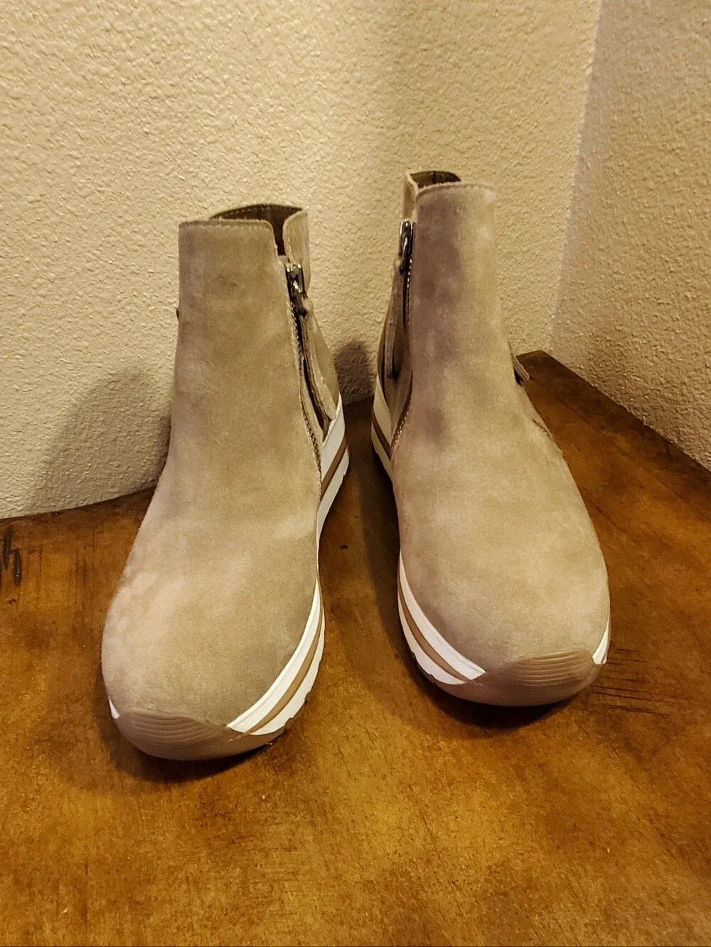 Steve Madden Women Taupe Suede Wedge Zip Ankle Platform Sneaker/Booties Size 6.5
